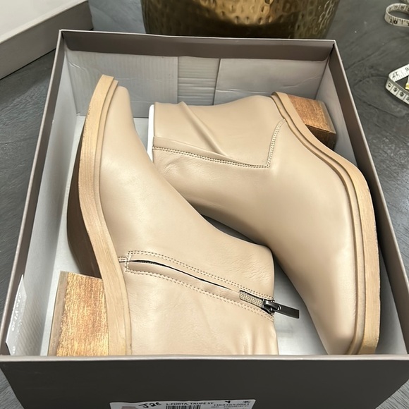 FRANCO SARTO FORTA ZIPPER SQUARE TOE ANKLE BOOTS - Picture 2 of 8